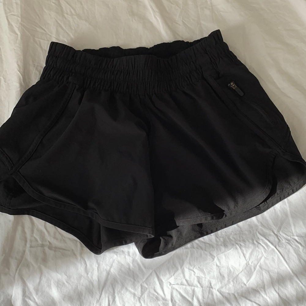 Lululemon shorts size 6